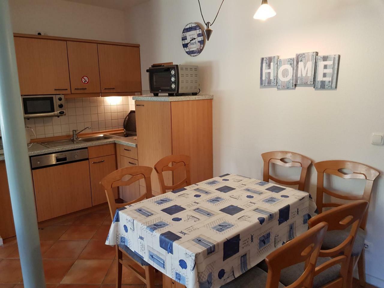Ferienwohnung 4 Im Haus Am See Mit Wintergarten Und Terrasse Seedorf (Rugen) Quarto foto