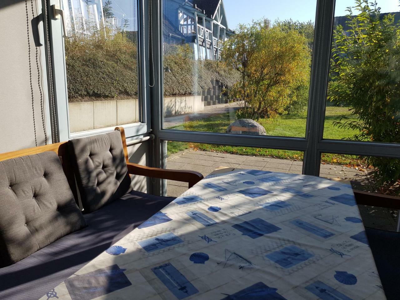 Ferienwohnung 4 Im Haus Am See Mit Wintergarten Und Terrasse Seedorf (Rugen) Quarto foto