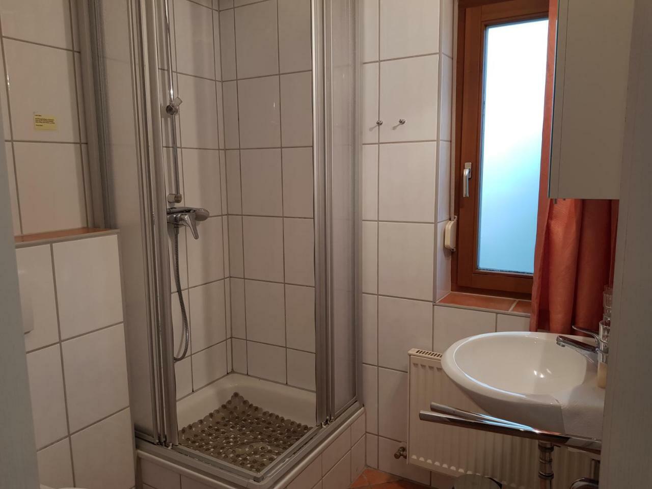 Ferienwohnung 4 Im Haus Am See Mit Wintergarten Und Terrasse Seedorf (Rugen) Quarto foto
