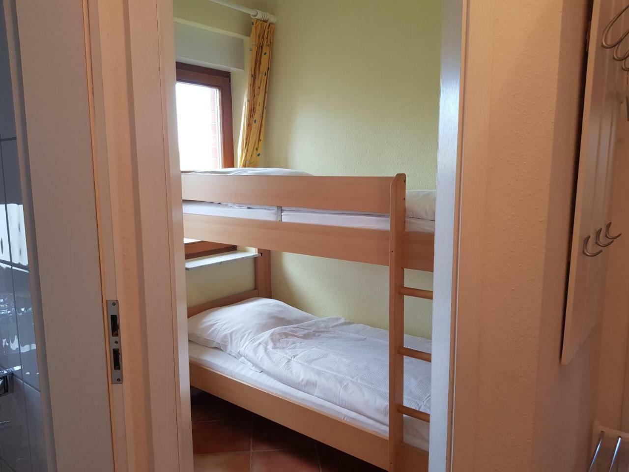 Ferienwohnung 4 Im Haus Am See Mit Wintergarten Und Terrasse Seedorf (Rugen) Quarto foto