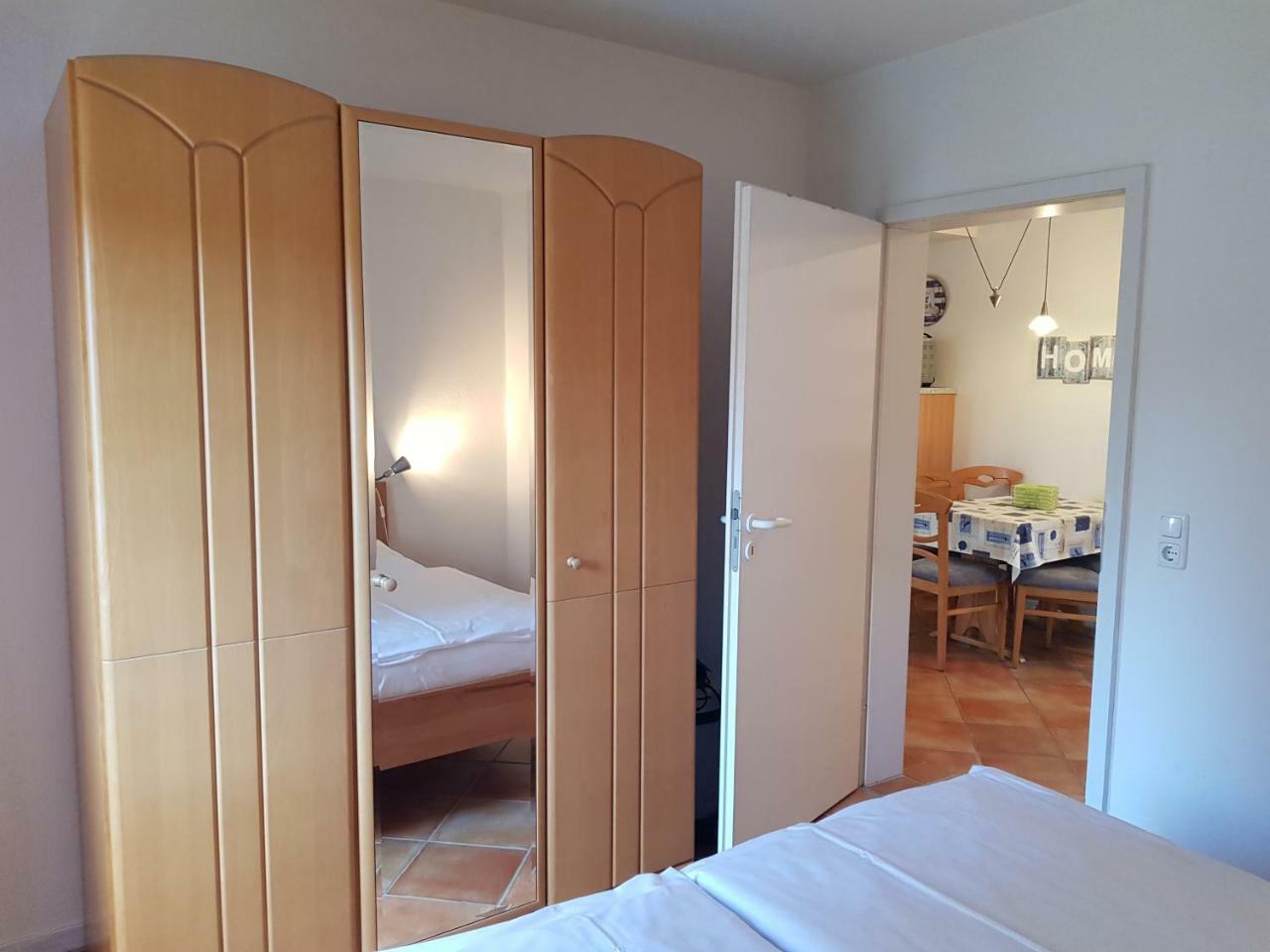 Ferienwohnung 4 Im Haus Am See Mit Wintergarten Und Terrasse Seedorf (Rugen) Quarto foto