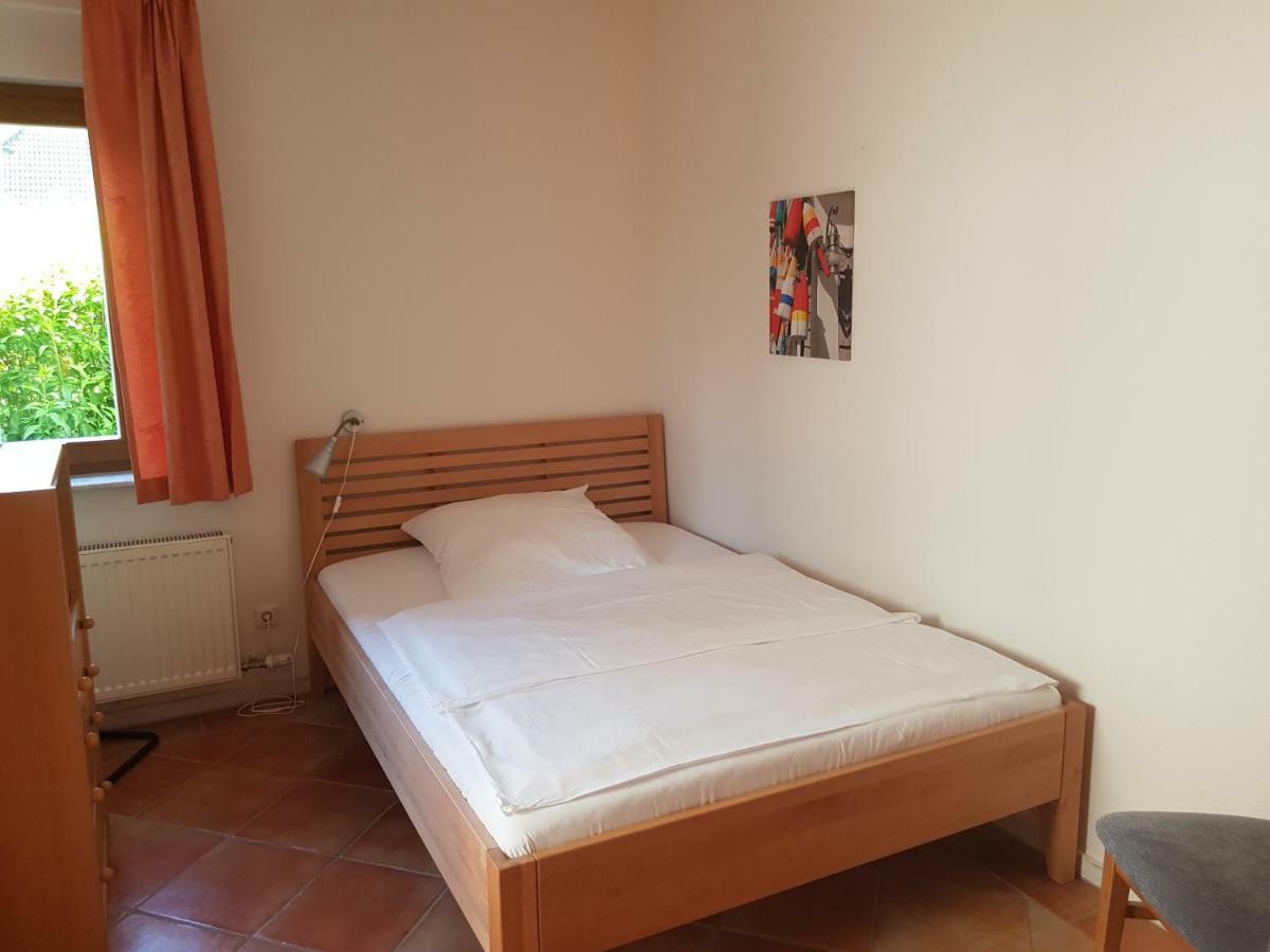 Ferienwohnung 4 Im Haus Am See Mit Wintergarten Und Terrasse Seedorf (Rugen) Quarto foto
