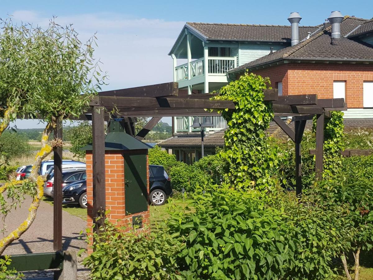 Ferienwohnung 4 Im Haus Am See Mit Wintergarten Und Terrasse Seedorf (Rugen) Exterior foto